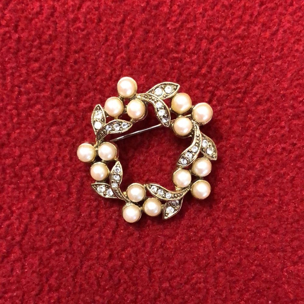 Vintage Gold Tone Pearl n Jewels Wreath Pin Brooch